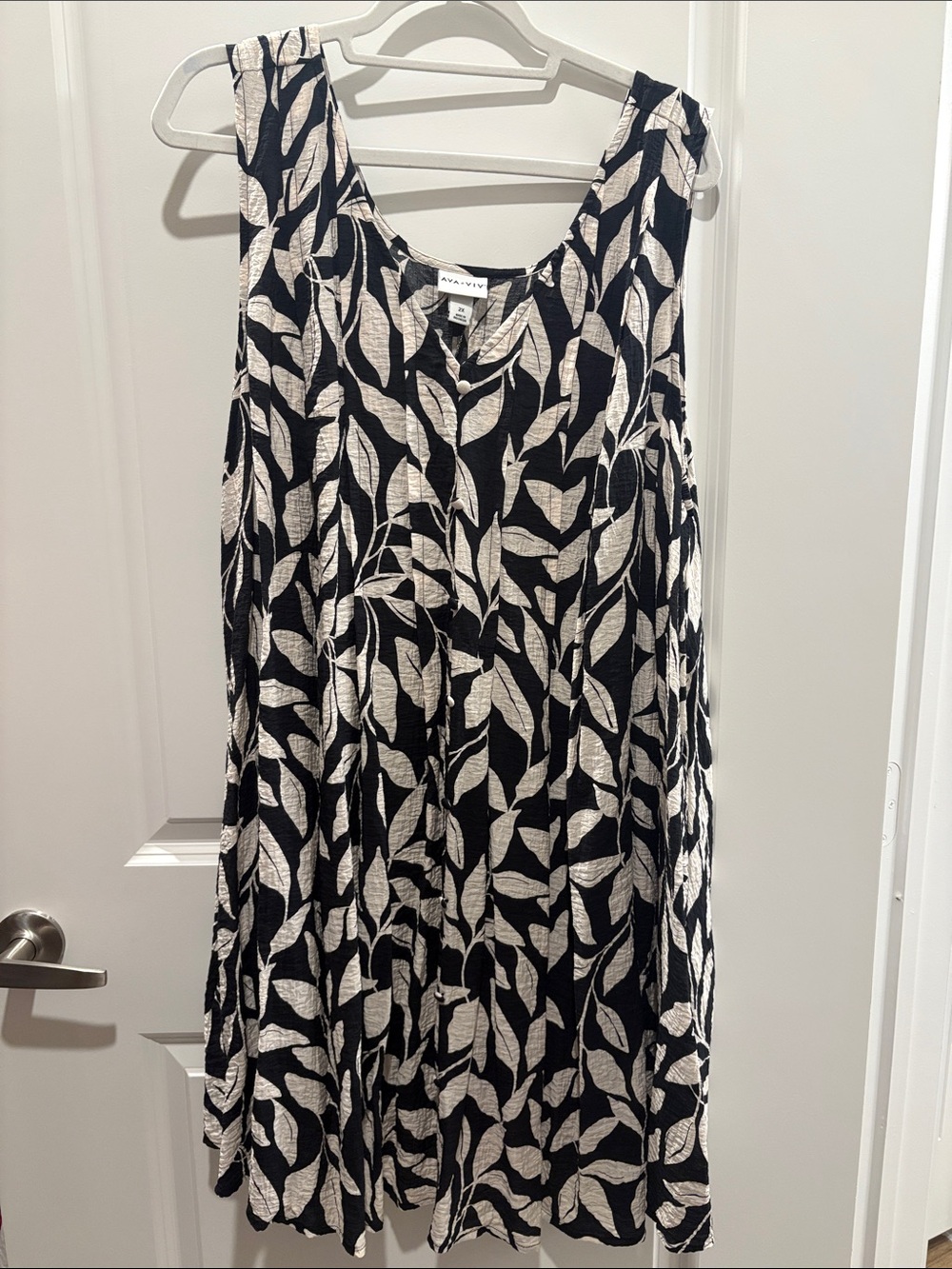 Ava VIV Black & White Leaf Print Sleeveless Dress